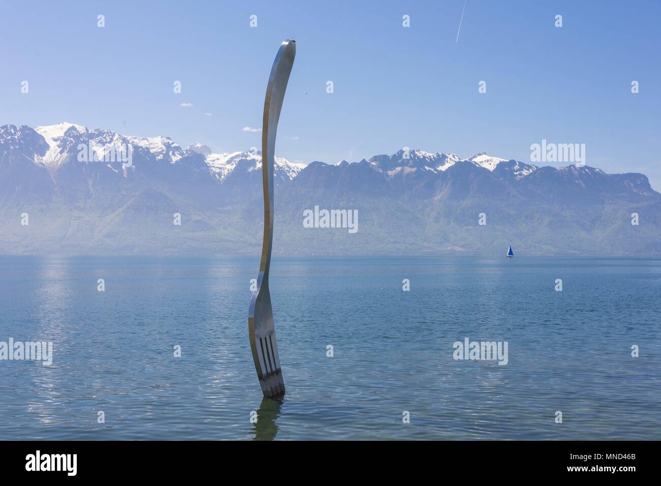 West Schweiz Vevey Genfer See Mai 2017 Skulptur die Gabel von Jean-Pierre Zaugg, in den Genfer See, Alimentarium Museum für Ernährung | Verwendung weltweit Stockfoto