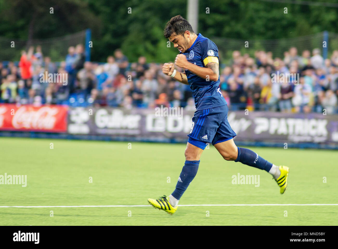 MINSK, Weißrussland - 14. MAI 2018: Fußball-Spieler NOYOK ALEKSANDR Ziel Feiern während der BELARUSSISCHE Premier League football Match zwischen dem FC Dynamo Minsk und FC Luch am Olimpiyskiy Stadion. Stockfoto