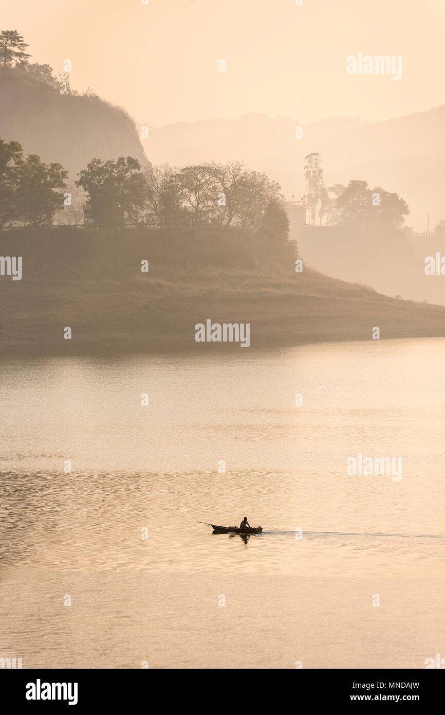 Sonnenaufgang über Bara Pani See, Siloah, Meghalaya, Indien Stockfoto