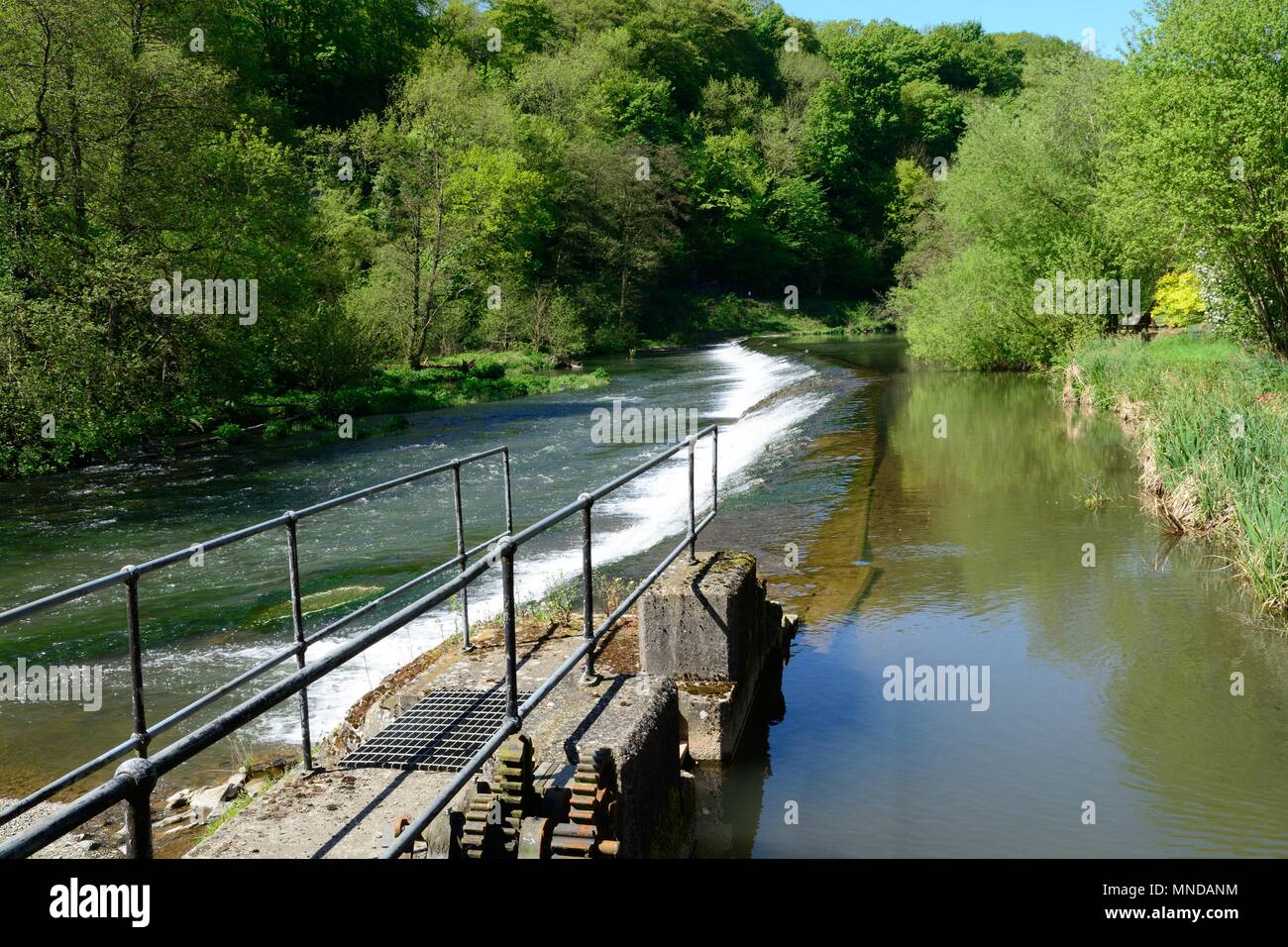 Wehr am Haus eines denkmalgeschützten Gebäudes vermutlich mittelalterlichen Ursprungs Ludlow Shropshire England Großbritannien Stockfoto