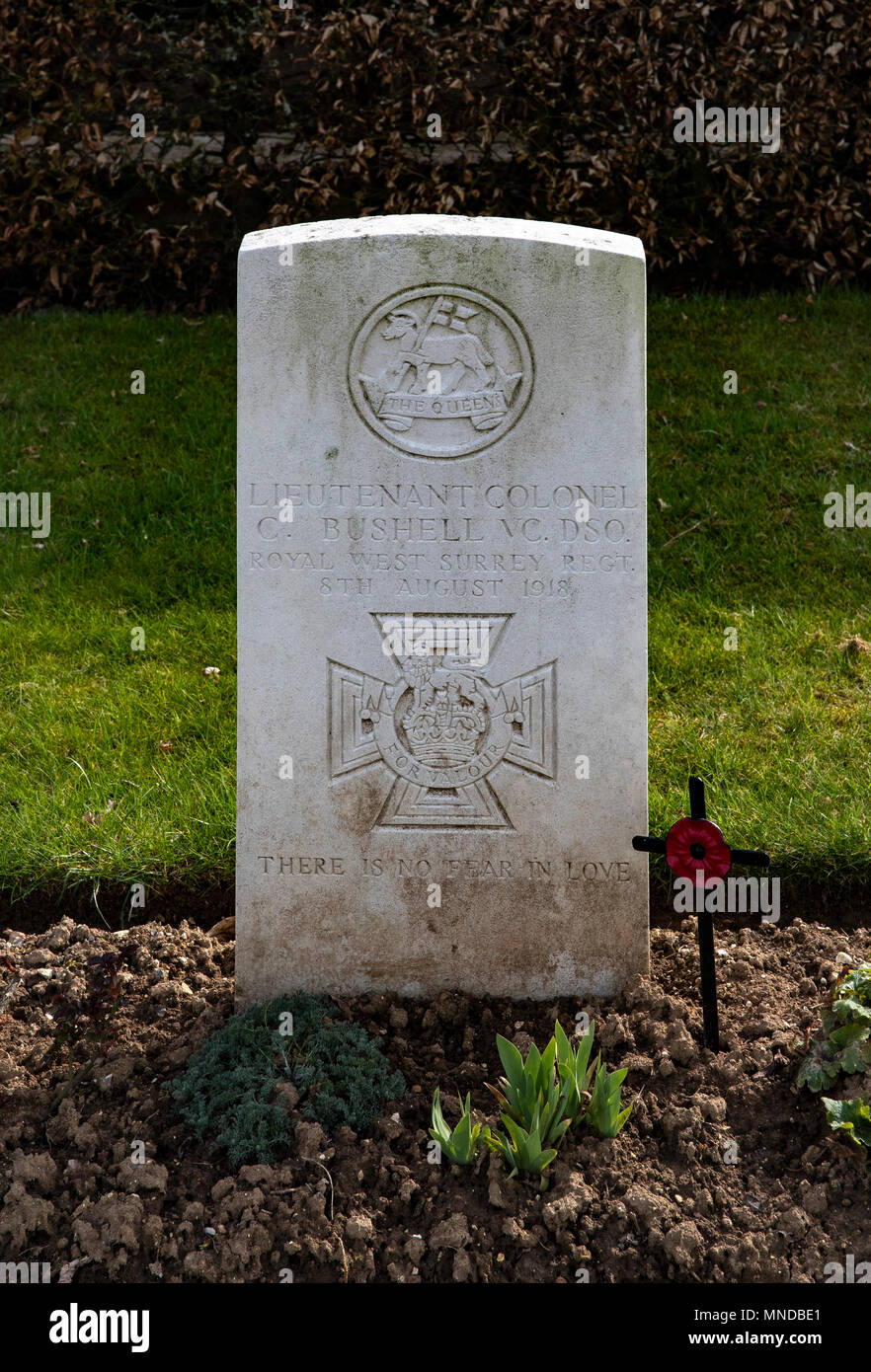Das Grab von Oberstleutnant Christopher Bushell VC DSO in Querrieu CWGC Friedhof Stockfoto