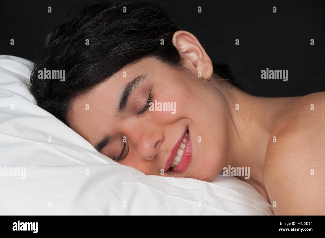 Ein schönes Mädchen Schlafen und Träumen. Stockfoto