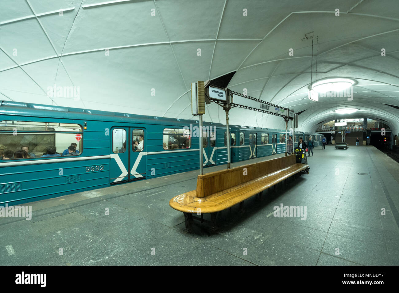 Moskau metro sign -Fotos und -Bildmaterial in hoher Auflösung - Seite 2 ...