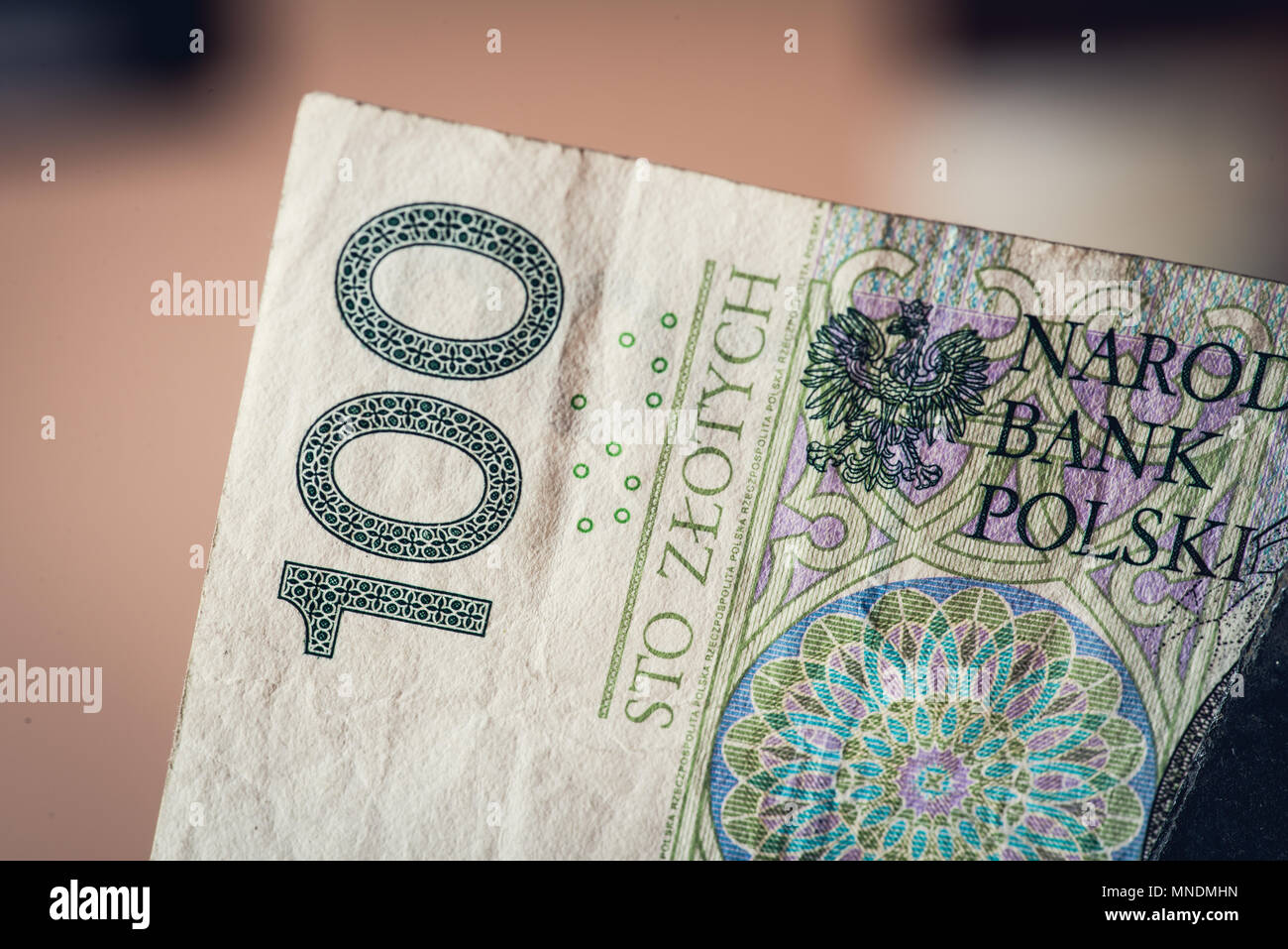 100 der polnische Zloty. Ganz in der Nähe. Stockfoto