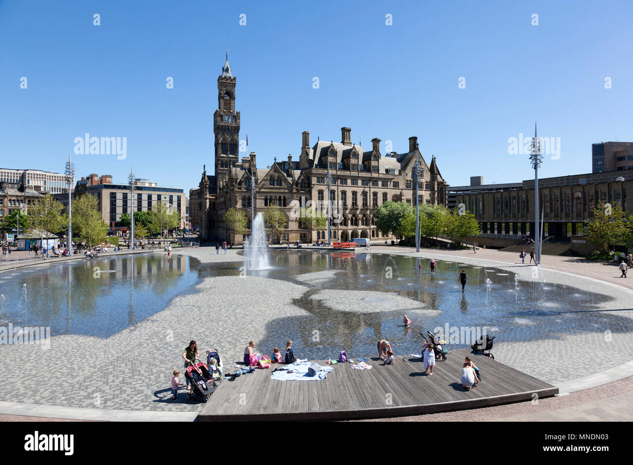 Centenary Square und City Hall, Bradford, West Yorkshire Stockfoto