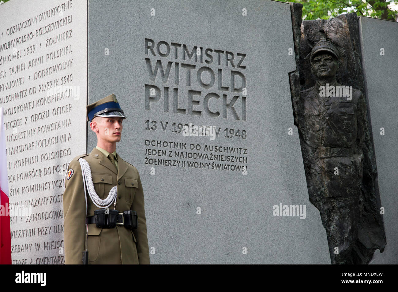 Denkmal Der Rotmistrz Witold Pilecki Marz In Warschau Polen 13 Mai 2018 Ehre Witold Pilecki Polnische Armee Soldat Und Secret Agent O Zu Zahlen Stockfotografie Alamy