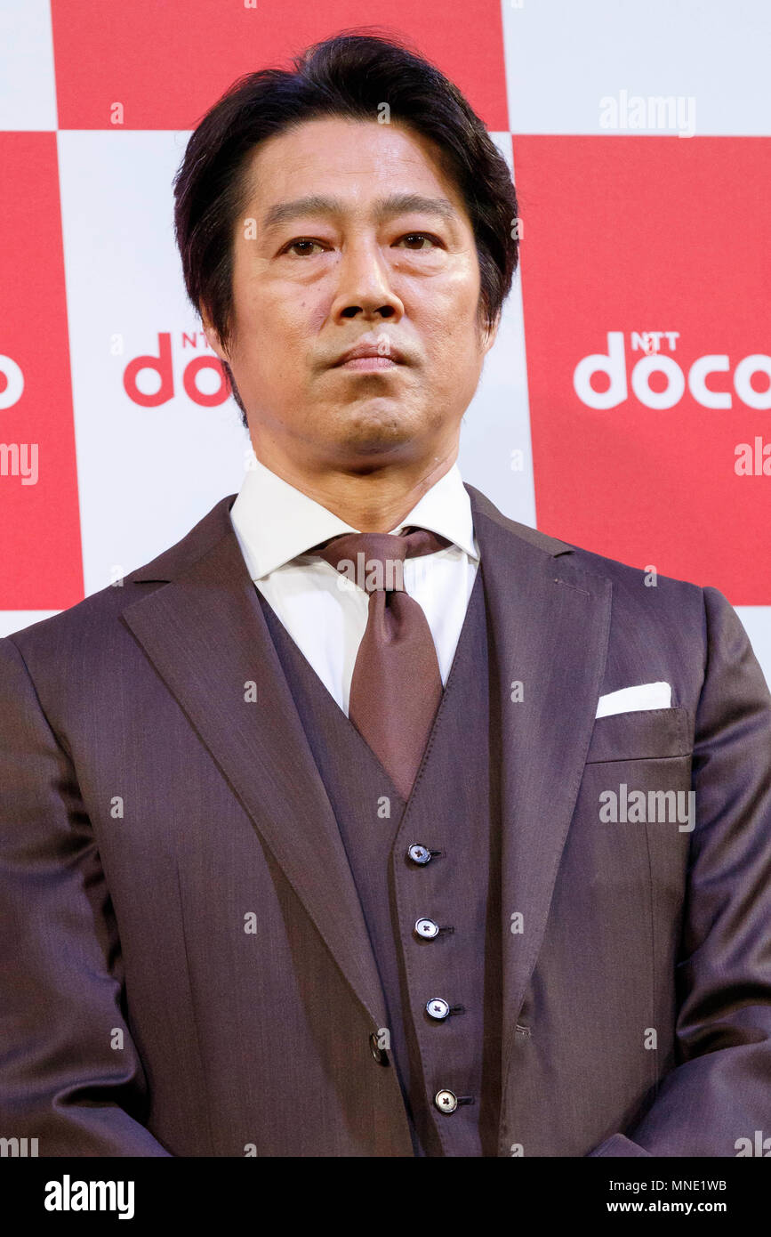 Japanische Schauspieler Shinichi Tsutsumi besucht eine Pressekonferenz für die Produkteinführung des NTT DOCOMO Sommer Lineup 2018 von 11 mobilen Geräten am 16. Mai 2018, Tokio, Japan. Kazuhiro Yoshizawa Präsident und CEO präsentiert neue mobile Geräte von DOCOMO für diesen Sommer, und seine "eigene künstliche Intelligenz (KI) persönliche Assistentin ''My daiz'', die vom 30. Mai verfügbar sein wird. DOCOMO hat ebenfalls von Mai 16. Eine neue finanzielle Beratung Service' 'THEO'' zur Verfügung. Credit: Rodrigo Reyes Marin/LBA/Alamy leben Nachrichten Stockfoto