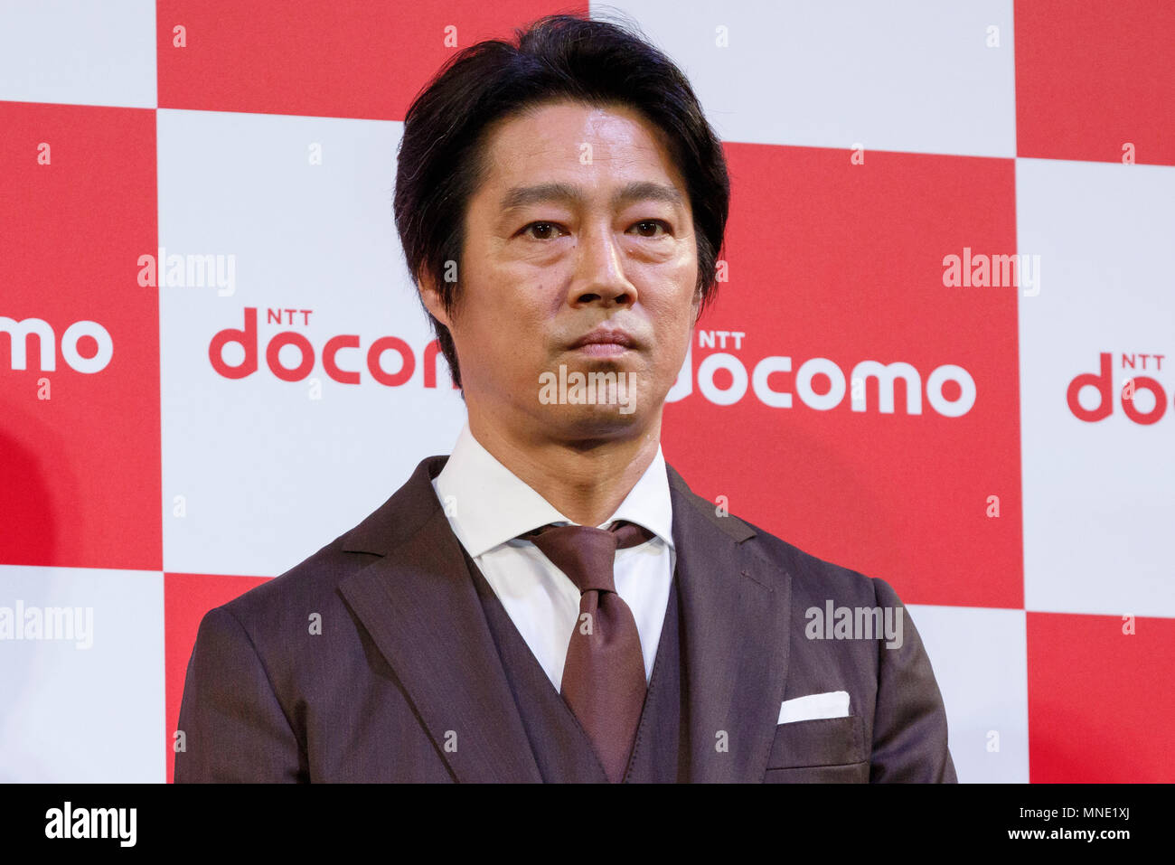 Japanische Schauspieler Shinichi Tsutsumi besucht eine Pressekonferenz für die Produkteinführung des NTT DOCOMO Sommer Lineup 2018 von 11 mobilen Geräten am 16. Mai 2018, Tokio, Japan. Kazuhiro Yoshizawa Präsident und CEO präsentiert neue mobile Geräte von DOCOMO für diesen Sommer, und seine "eigene künstliche Intelligenz (KI) persönliche Assistentin ''My daiz'', die vom 30. Mai verfügbar sein wird. DOCOMO hat ebenfalls von Mai 16. Eine neue finanzielle Beratung Service' 'THEO'' zur Verfügung. Credit: Rodrigo Reyes Marin/LBA/Alamy leben Nachrichten Stockfoto