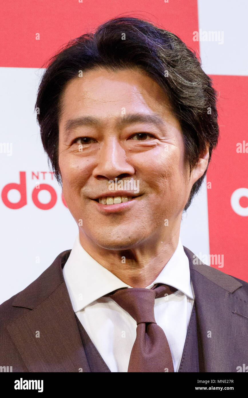 Japanische Schauspieler Shinichi Tsutsumi besucht eine Pressekonferenz für die Produkteinführung des NTT DOCOMO Sommer Lineup 2018 von 11 mobilen Geräten am 16. Mai 2018, Tokio, Japan. Kazuhiro Yoshizawa Präsident und CEO präsentiert neue mobile Geräte von DOCOMO für diesen Sommer, und seine "eigene künstliche Intelligenz (KI) persönliche Assistentin ''My daiz'', die vom 30. Mai verfügbar sein wird. DOCOMO hat ebenfalls von Mai 16. Eine neue finanzielle Beratung Service' 'THEO'' zur Verfügung. Credit: Rodrigo Reyes Marin/LBA/Alamy leben Nachrichten Stockfoto