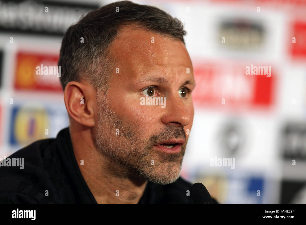 Ryan Giggs, der Wales Football Team Manager spricht mit den Medien als hält er eine Pressekonferenz seiner Wales Kader bekannt zu geben gegen Mexiko noch in diesem Monat in der St. Fagans National Museum der Geschichte in St. Fagans, in der Nähe von Cardiff, South Wales am Mittwoch 16. Mai 2018. pic von Andrew Obstgarten/Alamy leben Nachrichten Stockfoto