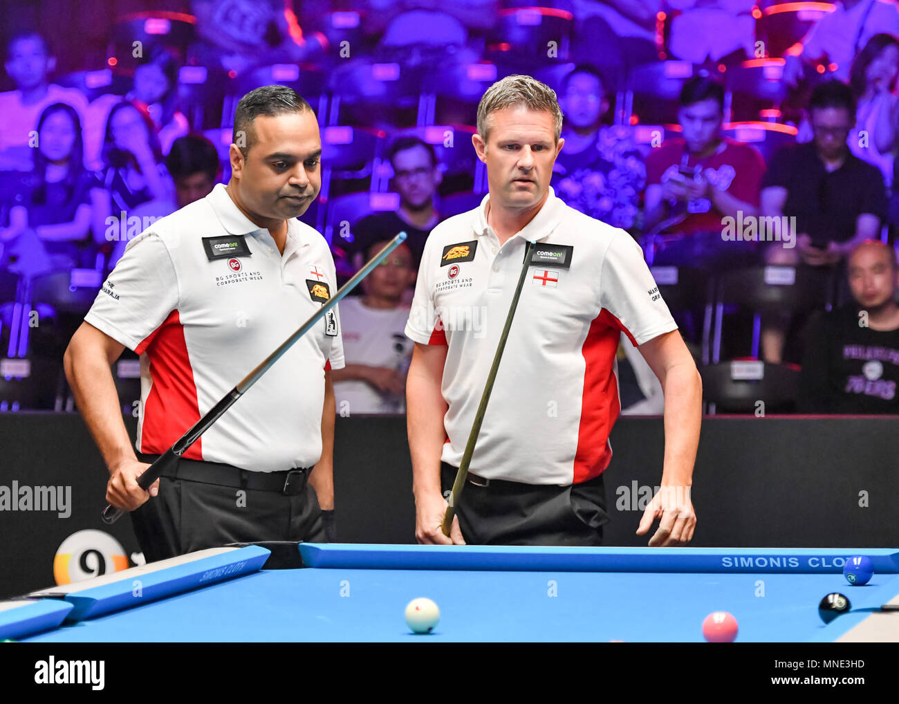 Shanghai, China. 16 Mai, 2018. England's Imran Majid und Mark Gray beim World Cup of POOL 2018: Runde 1 - England vs Südkoreanischen an Luwan (Gymnasium) Arena am Mittwoch, den 16. Mai 2018. SHANGHAI, China. Credit: Taka Wu/Alamy leben Nachrichten Stockfoto