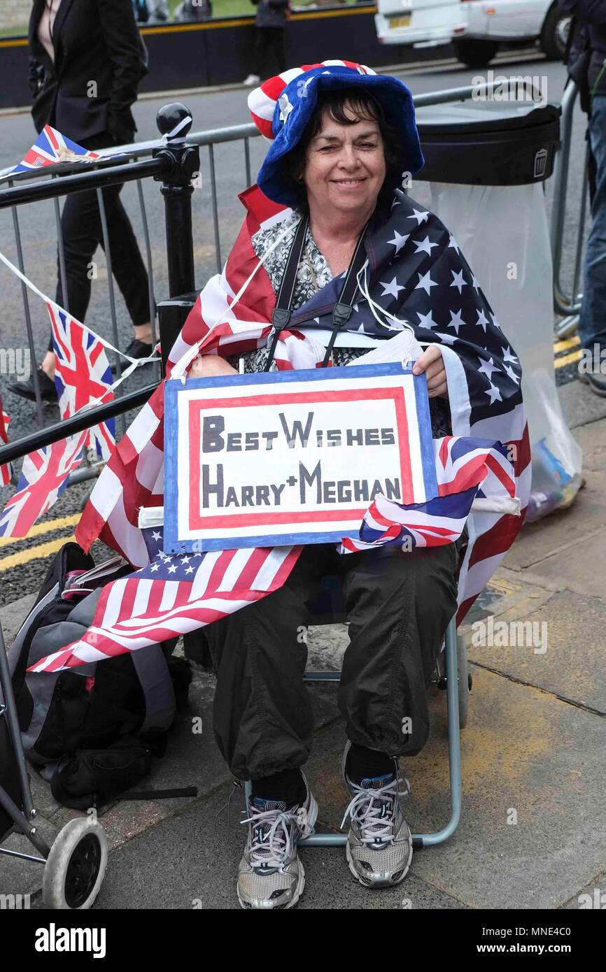 Windsor, Großbritannien, 16. Mai 2018: Royal Super Fan vor Windsor Castle. : Credit Claire Doherty/Alamy leben Nachrichten Stockfoto