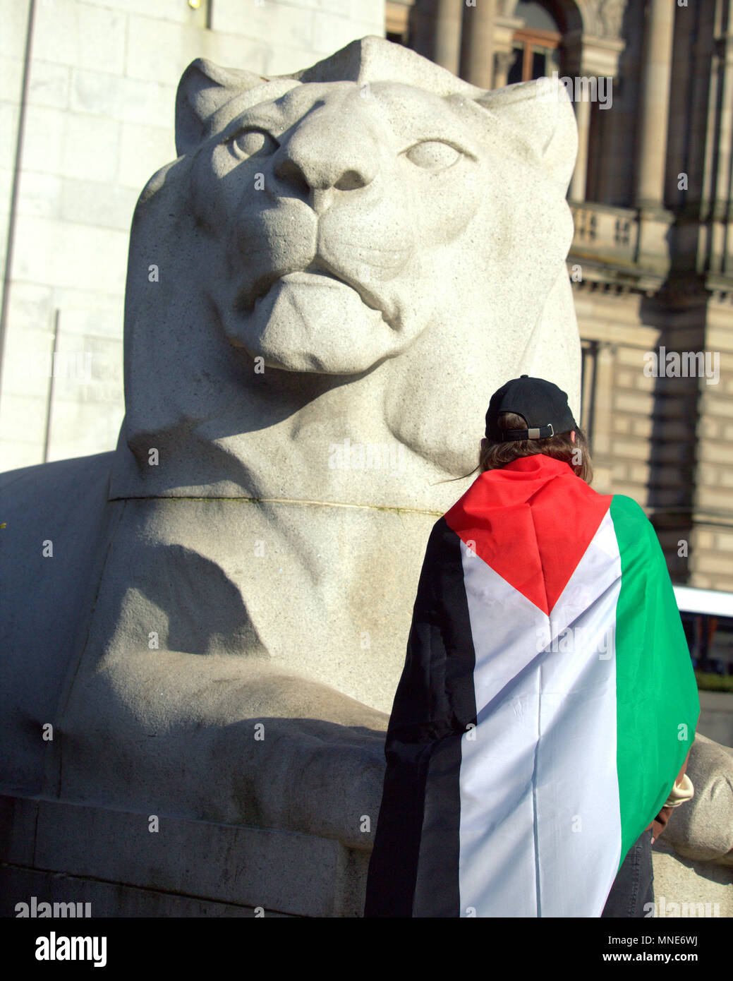 Glasgow, Schottland, Großbritannien, 16. Mai 2018. Palästinensischen Proteste in das Zentrum der Nabe der lokalen Verwaltung von George Square, unter den Resten des Imperialismus. Credit: Gerard Fähre / alamy Leben Nachrichten Stockfoto