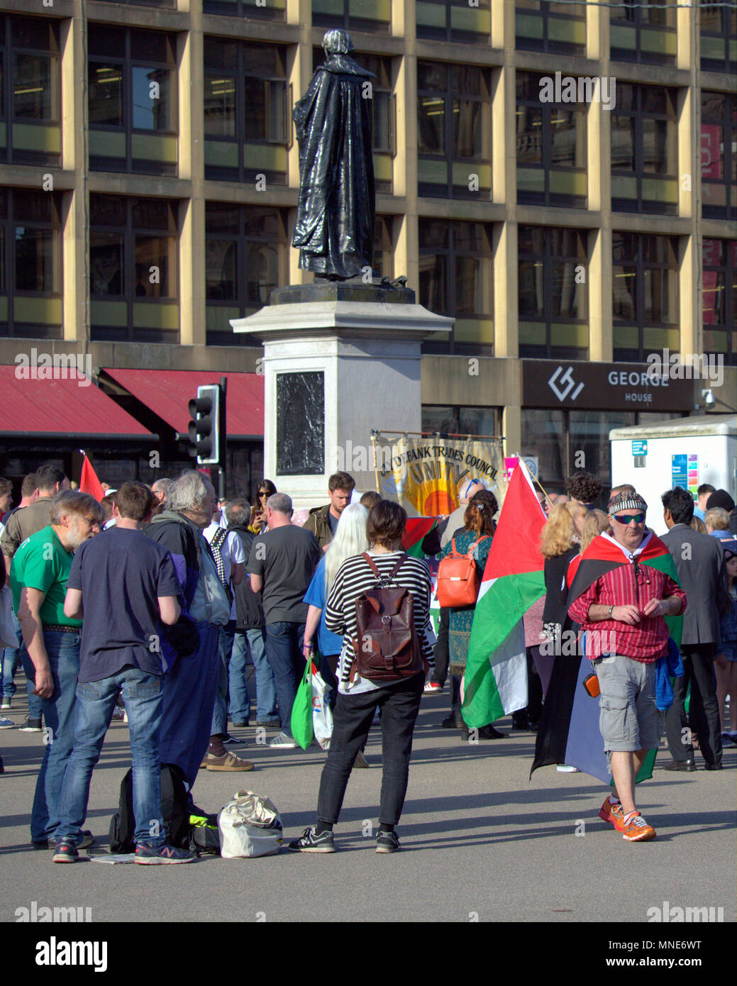Glasgow, Schottland, Großbritannien, 16. Mai 2018. Palästinensischen Proteste in das Zentrum der Nabe der lokalen Verwaltung von George Square, unter den Resten des Imperialismus. Credit: Gerard Fähre / alamy Leben Nachrichten Stockfoto