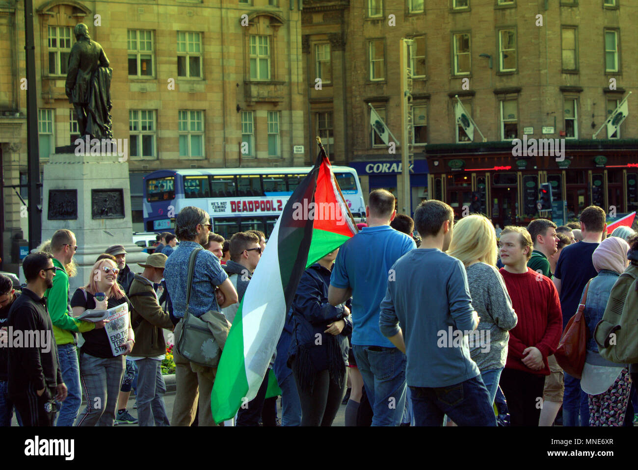 Glasgow, Schottland, Großbritannien, 16. Mai 2018. Palästinensischen Proteste in das Zentrum der Nabe der lokalen Verwaltung von George Square, unter den Resten des Imperialismus. Credit: Gerard Fähre / alamy Leben Nachrichten Stockfoto