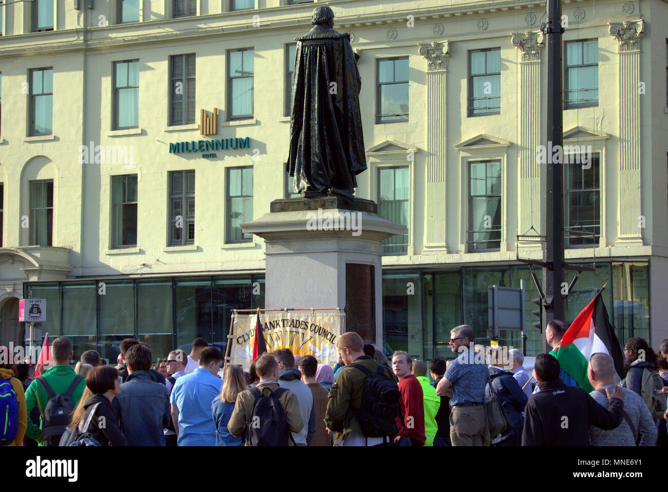 Glasgow, Schottland, Großbritannien, 16. Mai 2018. Palästinensischen Proteste in das Zentrum der Nabe der lokalen Verwaltung von George Square, unter den Resten des Imperialismus. Credit: Gerard Fähre / alamy Leben Nachrichten Stockfoto