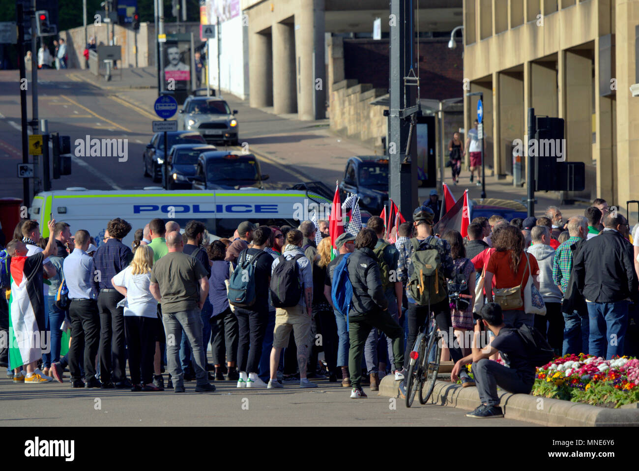 Glasgow, Schottland, Großbritannien, 16. Mai 2018. Palästinensischen Proteste in das Zentrum der Nabe der lokalen Verwaltung von George Square, unter den Resten des Imperialismus. Credit: Gerard Fähre / alamy Leben Nachrichten Stockfoto