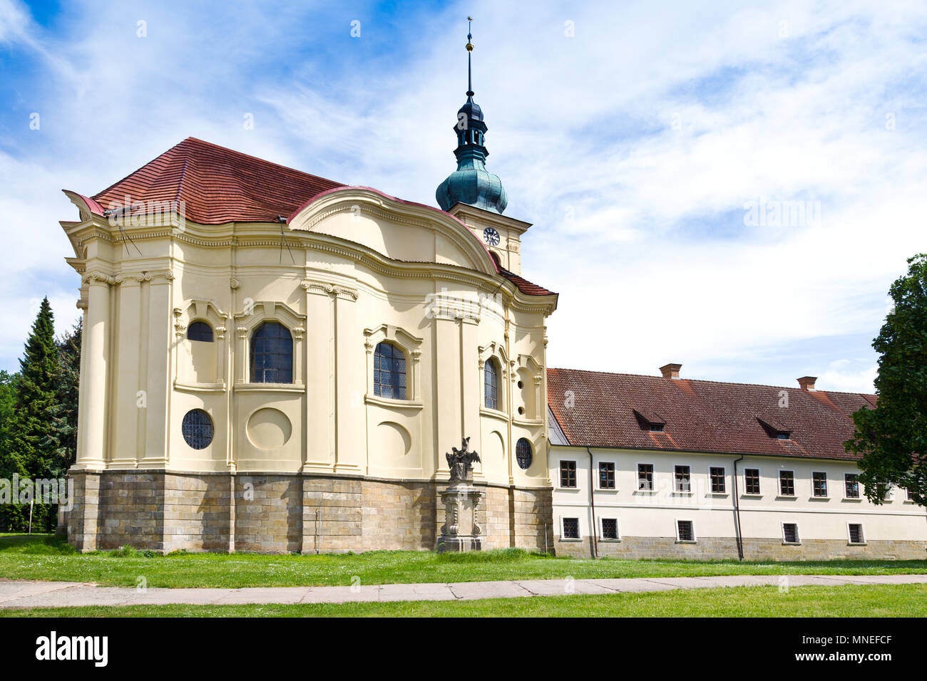 Kaple Zjevení Páně (Národní kulturní památka) Eine zámek, Smiřice, Královéhradecký kraj, Česká republika/Kapelle (Nationales Kulturdenkmal) und Schloss Stockfoto