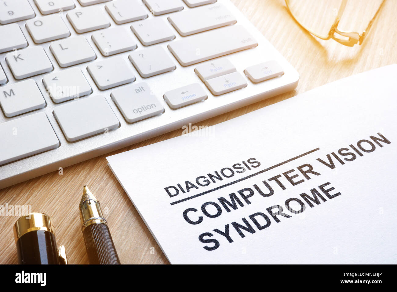 Computer Vision Syndrom cvs-Diagnose und Tastatur. Stockfoto