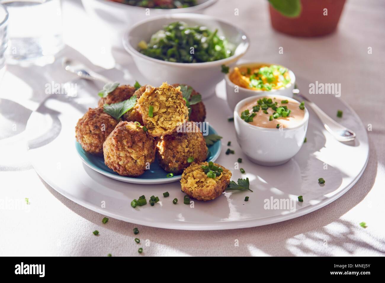 Falafel mit Dips Stockfoto
