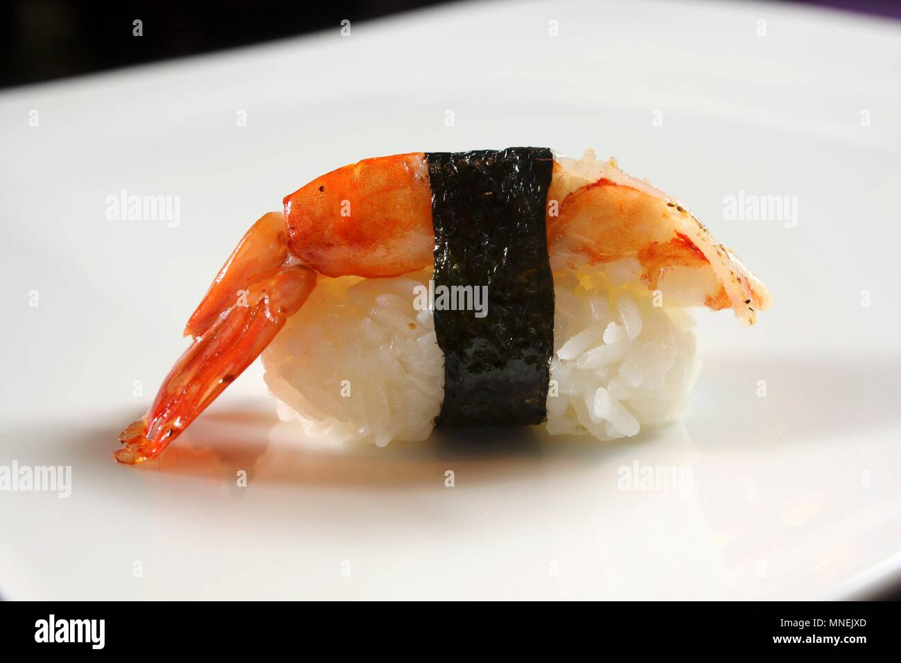 Ebi Sushi: nigiri Sushi mit Garnelen Stockfoto