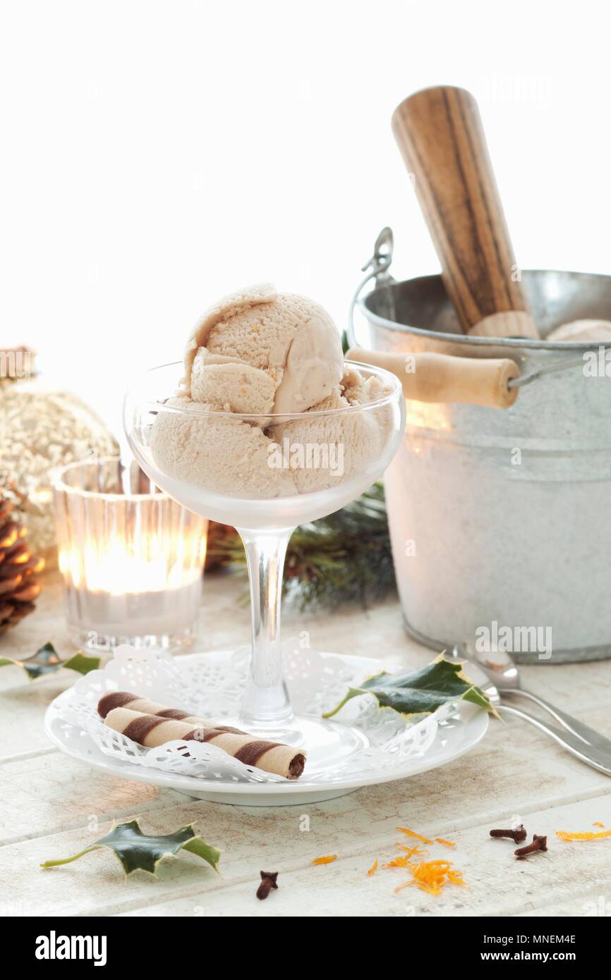 Orange Nelke Eis in ein Glas Stockfoto