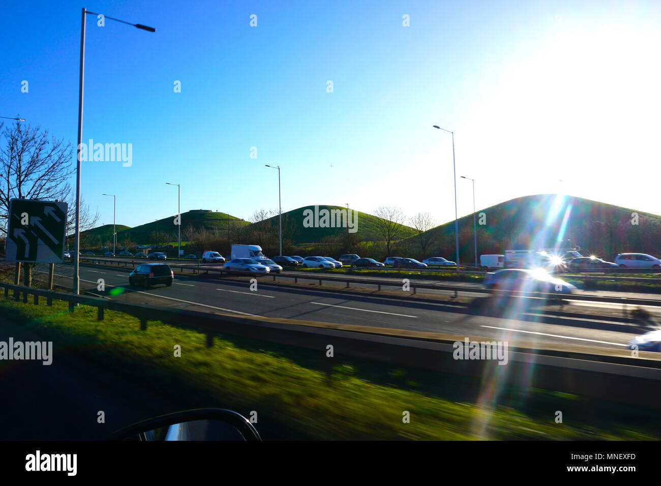 Der Verkehr auf der Western Avenue in Northolt, London, England, Großbritannien Stockfoto