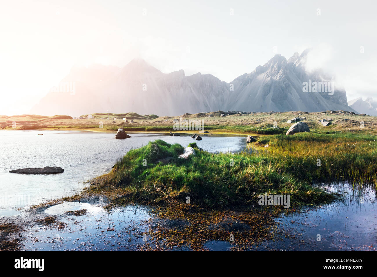 Berühmte Stokksnes Bergen auf Vestrahorn Kap Stockfoto