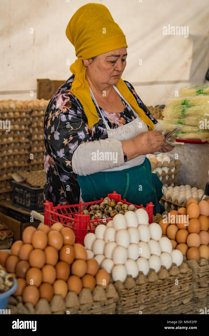 Im Inneren Chorsu-basar, Taschkent, Usbekistan Stockfoto