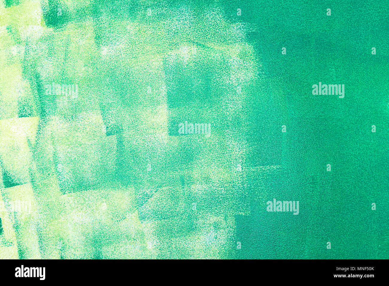 Grün gestrichenen Wand mit farbroller Anschläge strukturierten Hintergrund Stockfoto