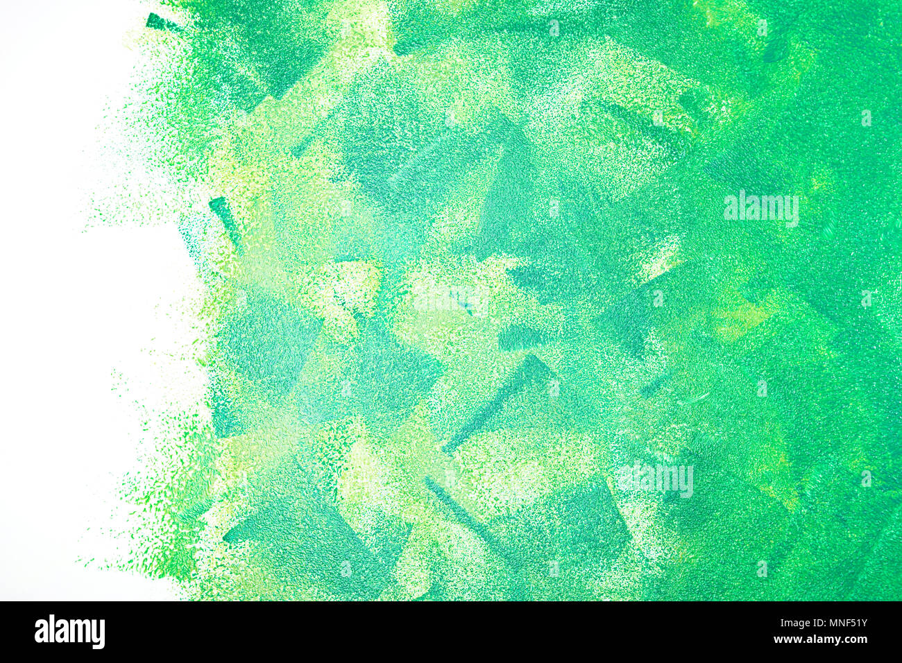 Bunte grüne Acrylfarbe Walze Anschläge Textur auf weiße Wand Stockfoto