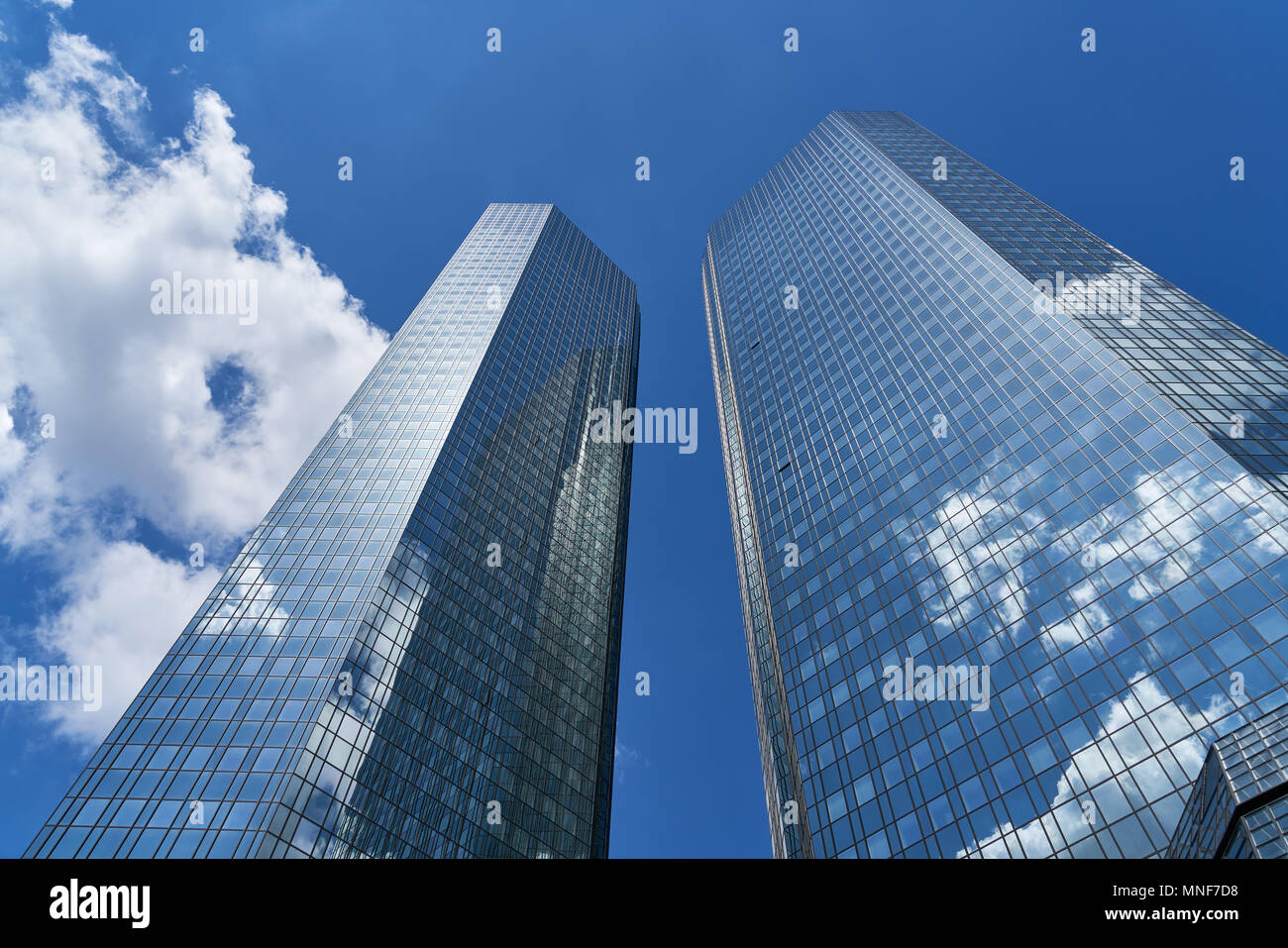 Moderne Bank Gebäude aus Glas in Frankfurt am Main. Stockfoto