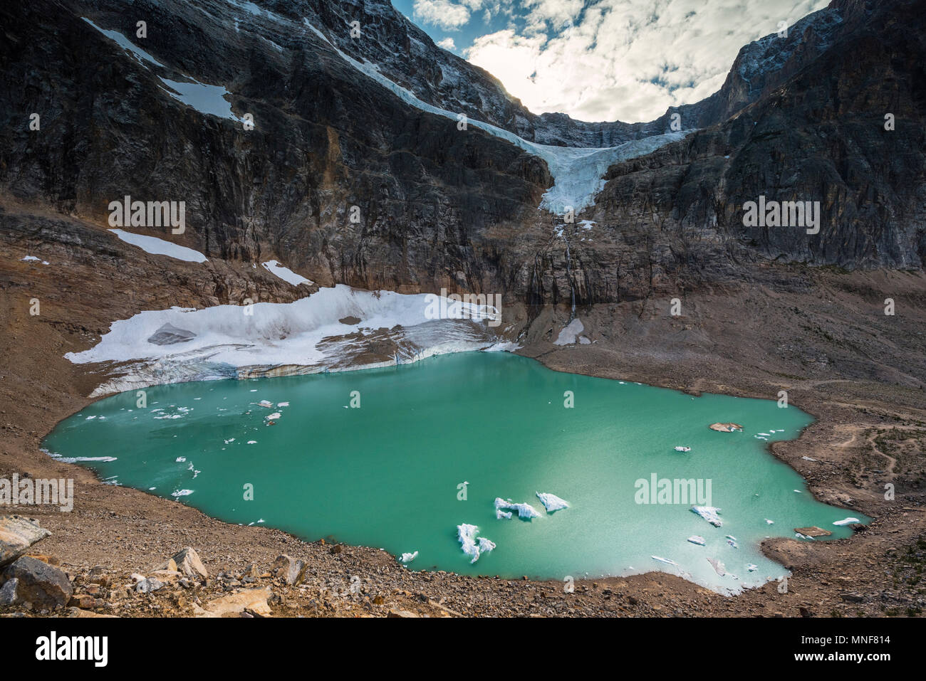 Gletschersee mit Eisschollen, Mount Edith Cavell Gletscher, Edith Cavell Trail, Jasper National Park, Rocky Mountains, Alberta Stockfoto