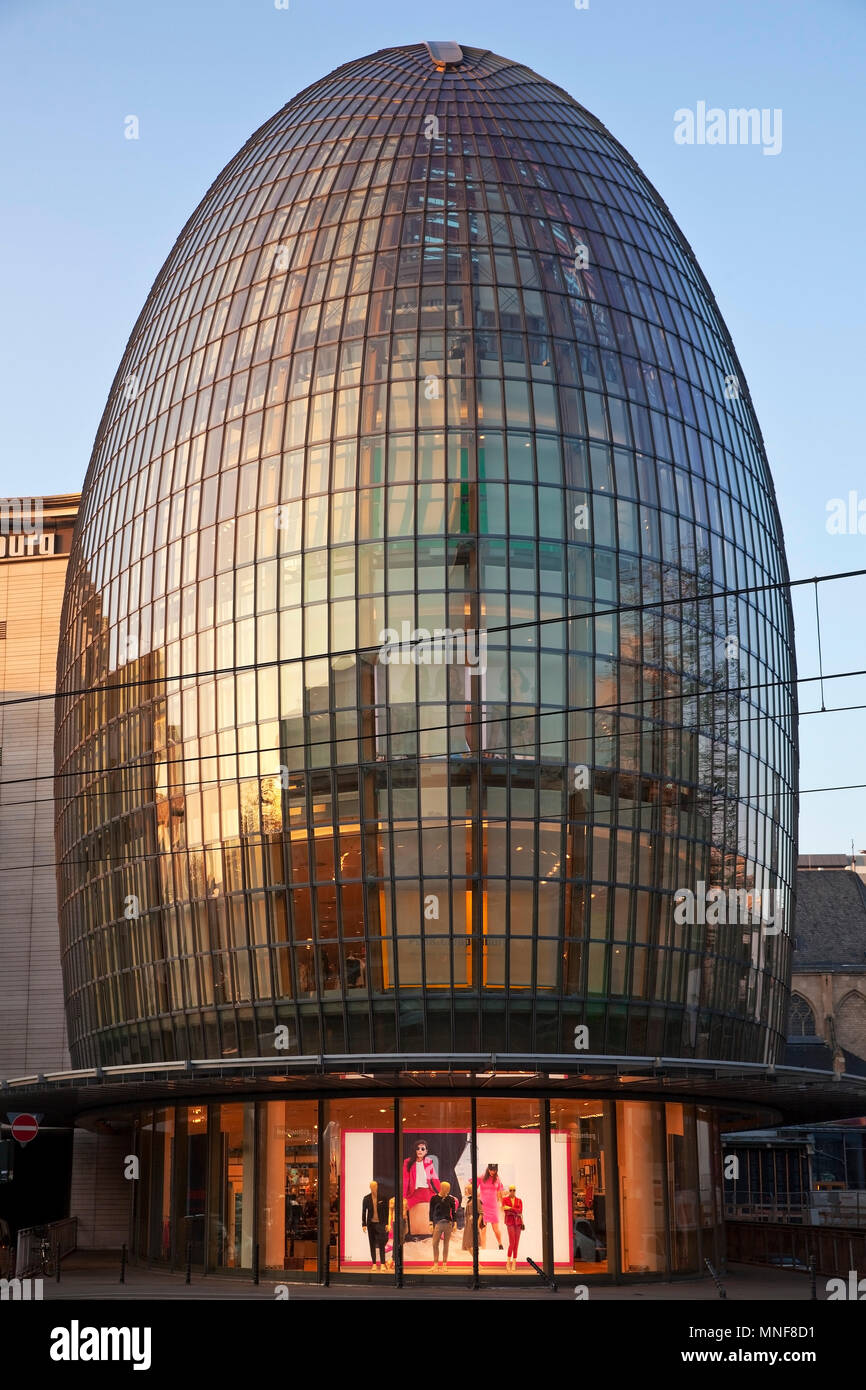 Ovale Architektur, Peek&Cloppenburg Bürogebäude, Schildergasse, Köln, Rheinland, Nordrhein-Westfalen, Deutschland Stockfoto