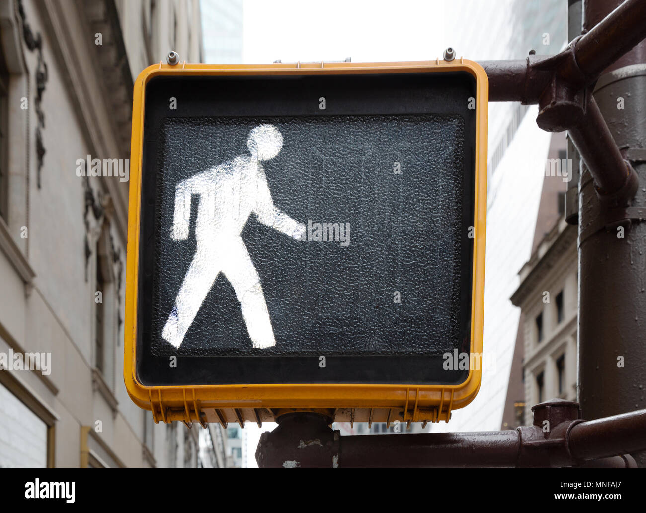 Fußgängerüberweg-Schild, Konzept: Go ; New York, USA Stockfoto
