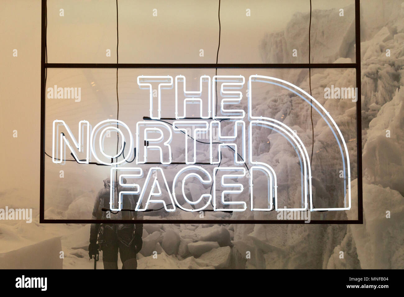 The North Face logo, Amerikanische Oberbekleidung und Freizeit store, USA Stockfoto