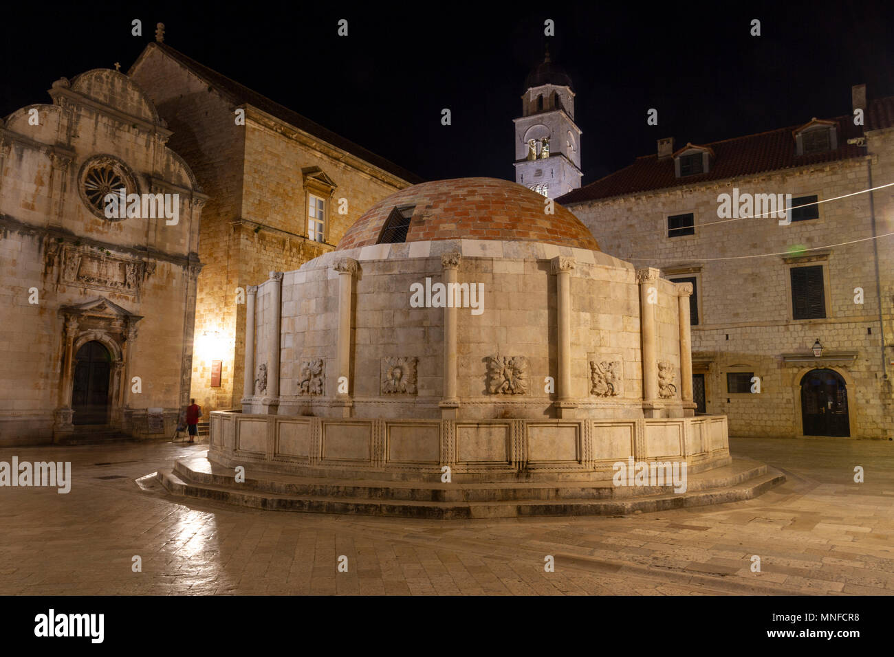 Am frühen Abend auf den großen Onofrio-brunnen in der Altstadt von Dubrovnik, Kroatien. Stockfoto