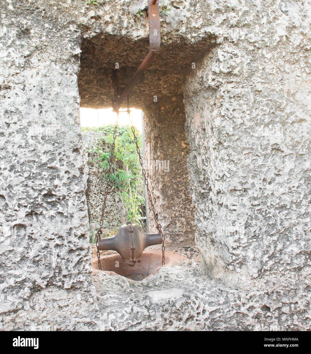 Coral Castle Nahaufnahme von Grill Herd, tatsächlich verwendet wurden als Schmiede. Die verwendeten Hinterachsdifferential kam aus einem Model T Ford. Stockfoto