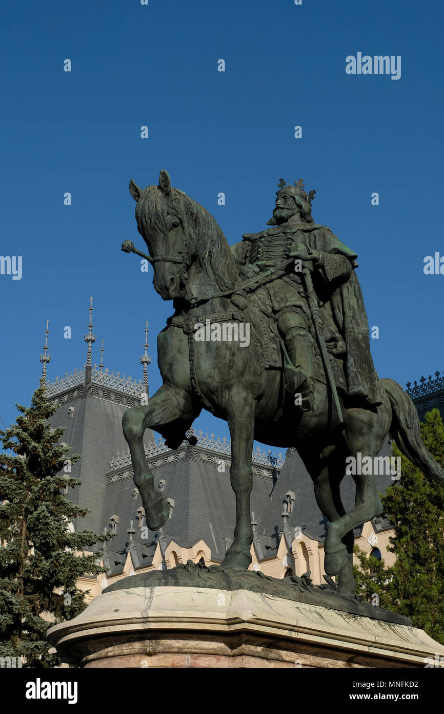 Die Reiterstatue von Stephen dem Großen von Emmanuel Frémiet enthüllt im Jahr 1883 vor dem Palast der Kultur in Iasi platziert auch als Jassy oder Iassy die zweitgrößte Stadt in Rumänien bezeichnet Stockfoto