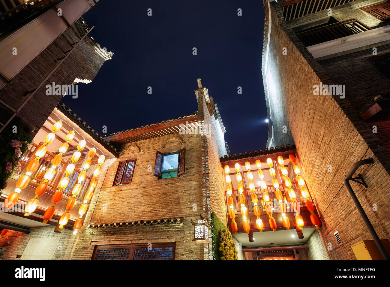 Suchen, um sich an der traditionellen Altstadt Architektur in Guilin, China. Stockfoto