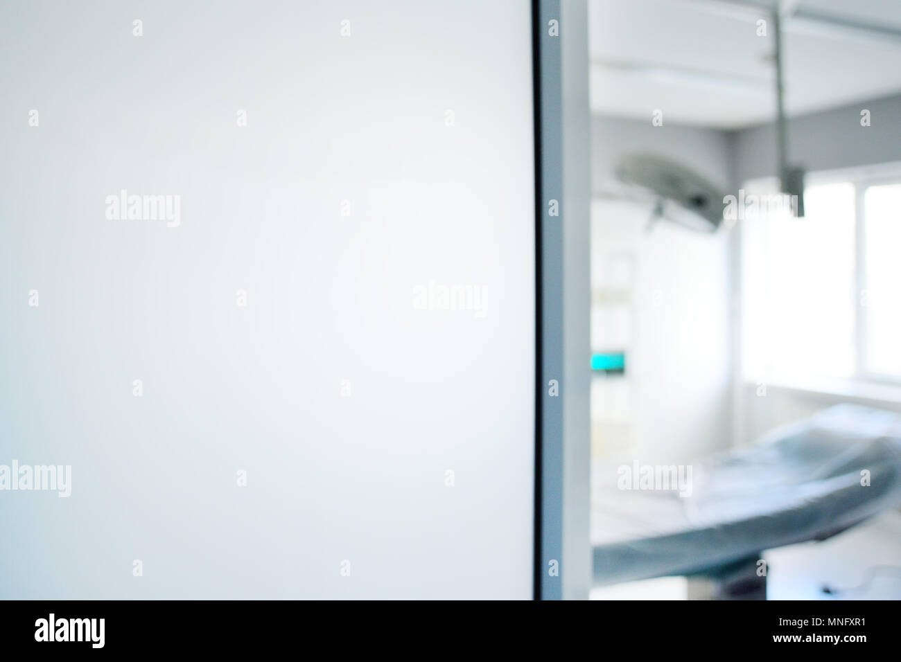 Op und OP-Lampe in einer modernen Klinik Stockfoto