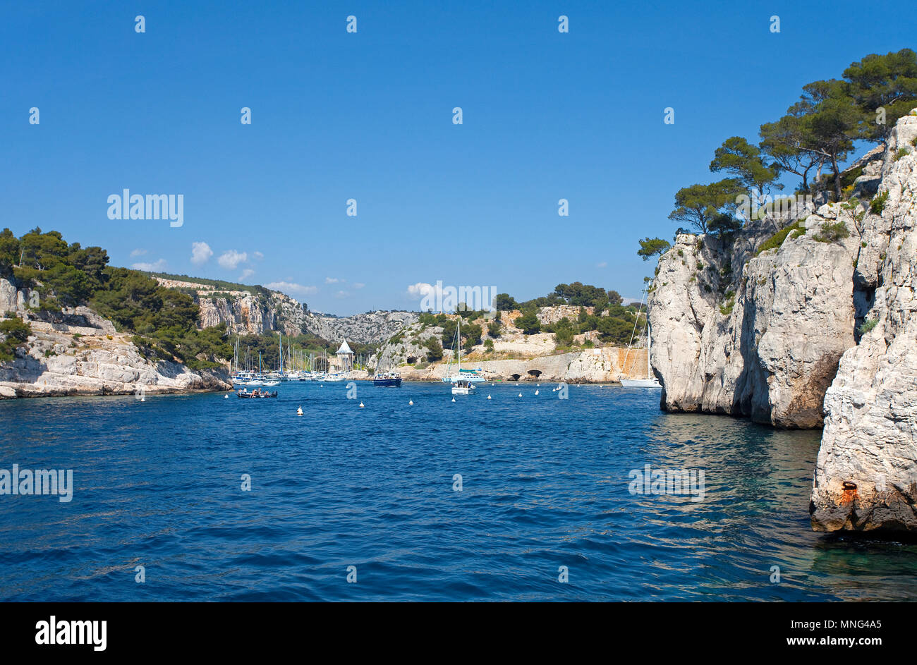 Calanque de Port Miou, fjordartiger Einschnitt zum Yachthafen ausgebaut, die Calanques liegen zwischen Cassis und Marseille, Bouches-du-Rhône, Côte d' Stockfoto