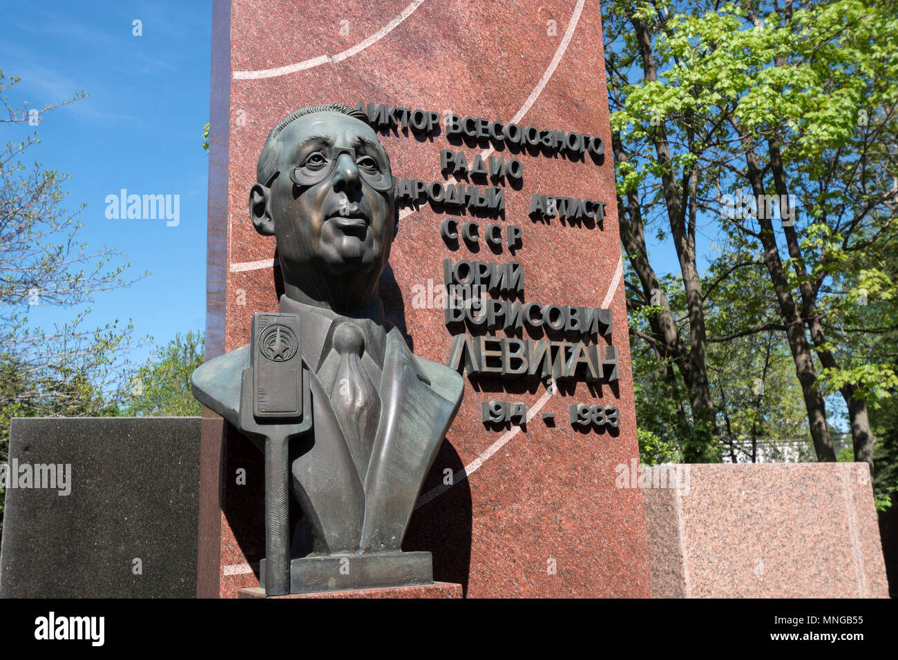 Grab von Juri Borissowitsch Lewitan, Nowodewitschifriedhof am