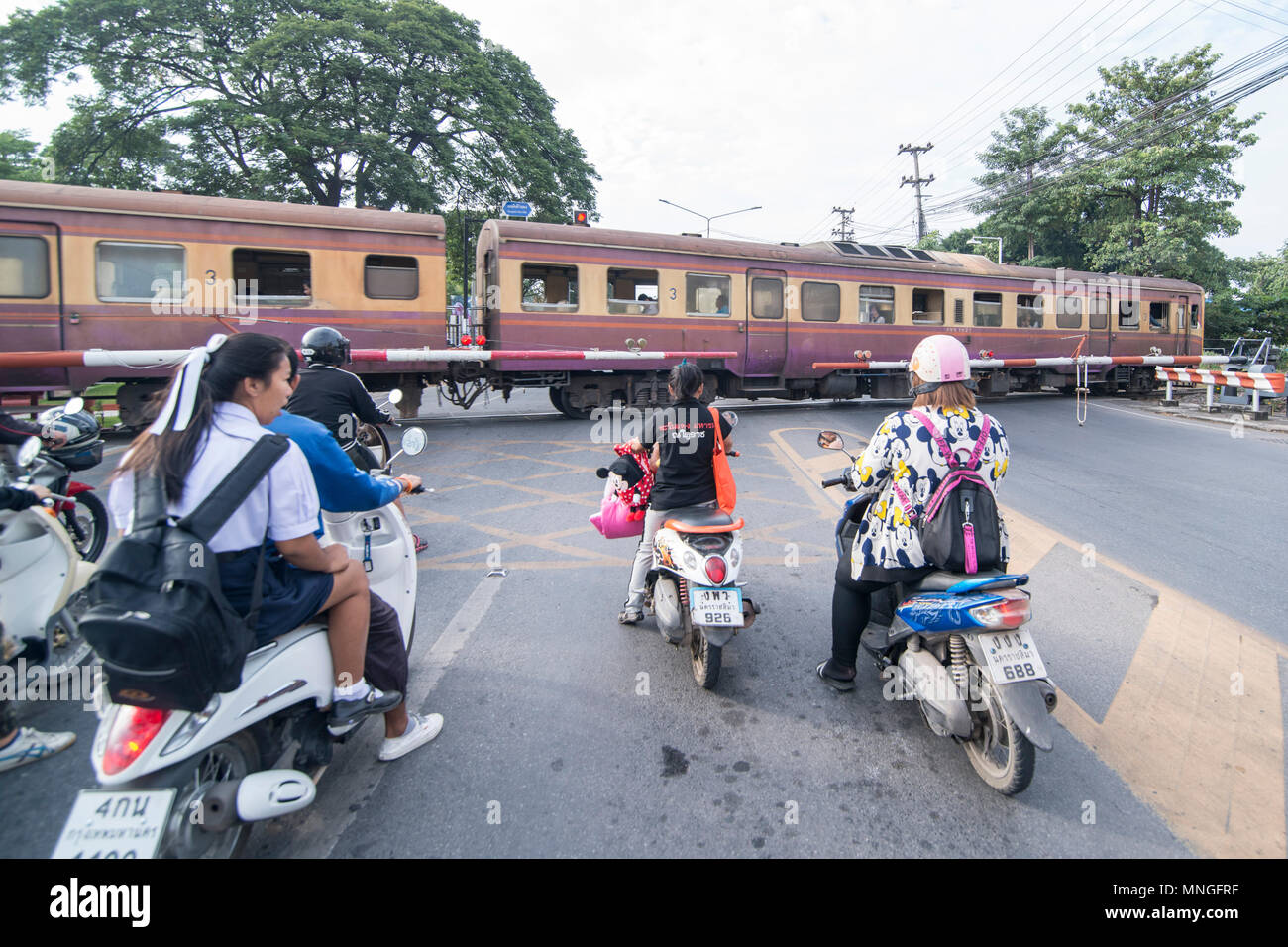 Eine thailändische Eisenbahn Zug in der Stadt Khorat oder Nakhon Ratchasima im Isan in Noertheast Thailand. Thailand, Khorat, November, 2017 Stockfoto