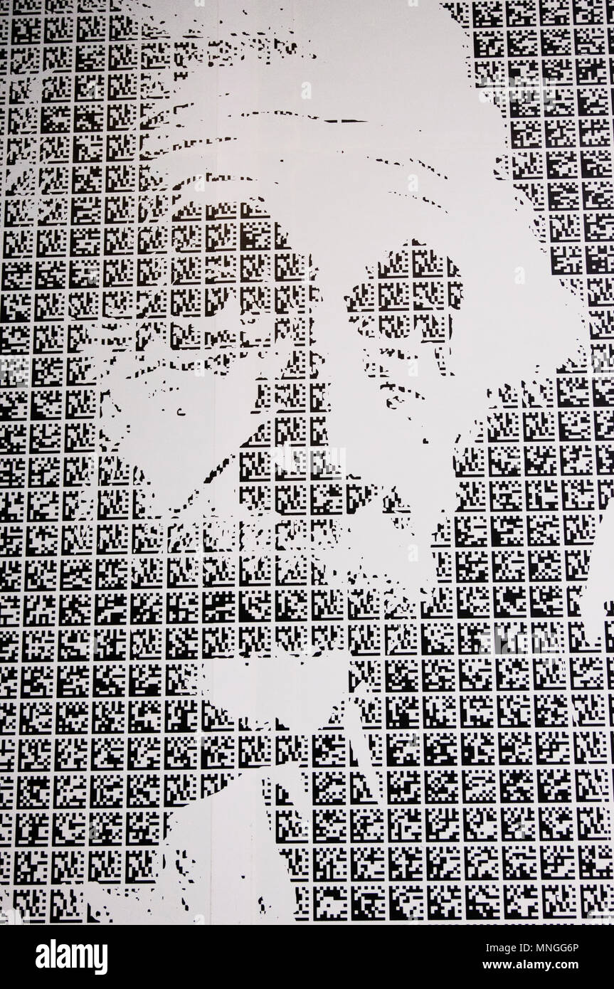 Ein Porträt von Albert Einstein an der China Museum für Wissenschaft und Technologie in Peking, China, der sich aus der Matrix, Barcodes oder Quick Response (QR-Codes). Stockfoto