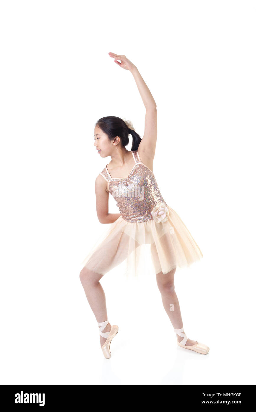 Jungen asiatischen Ballerina ein Ballett pointe Bewegung. Auf weissem Hintergrund. Stockfoto