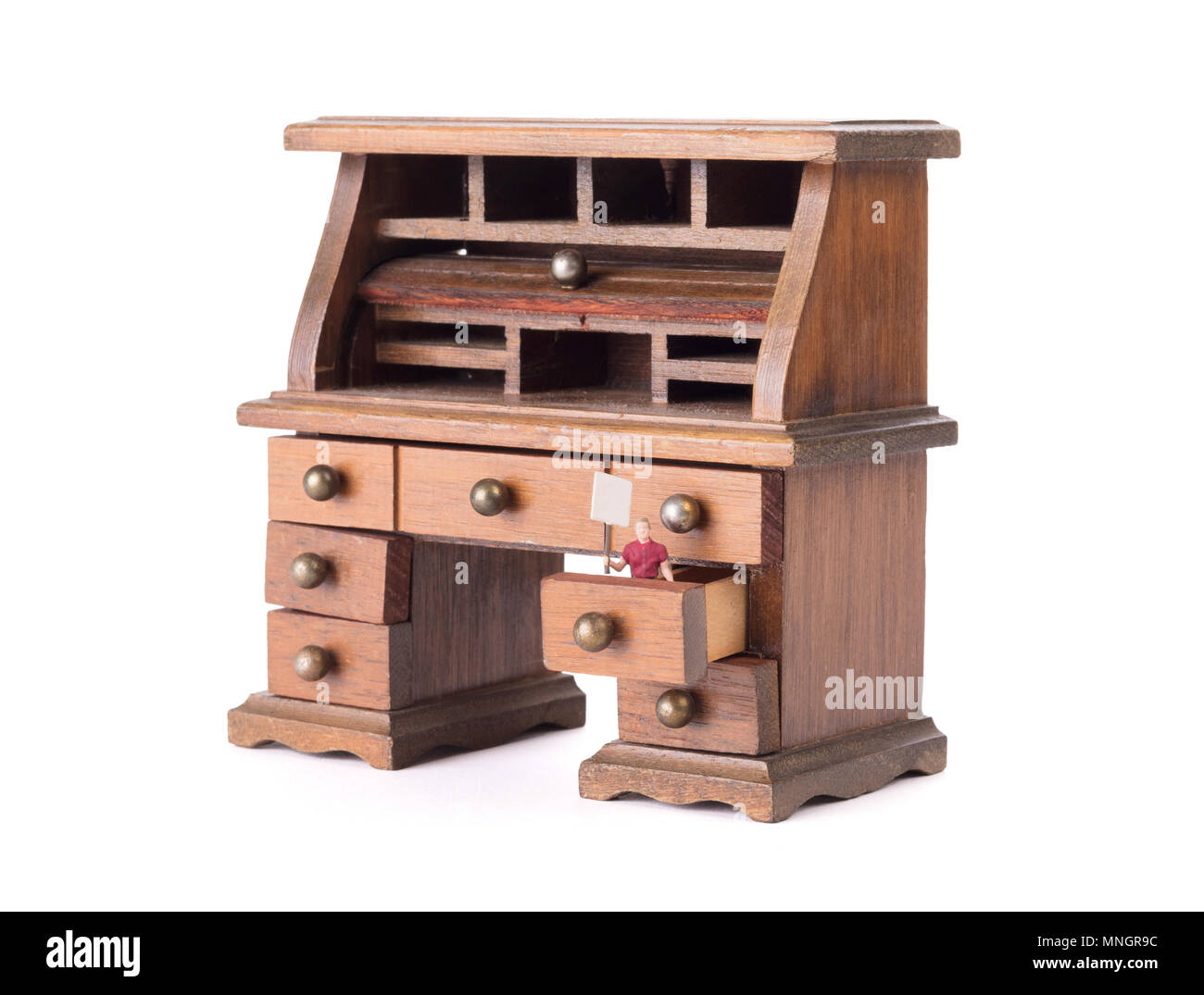 Kleine vintage Holz- Schreibtisch, kleiner Mann mit Seufzer - Clean desk Policy Stockfoto