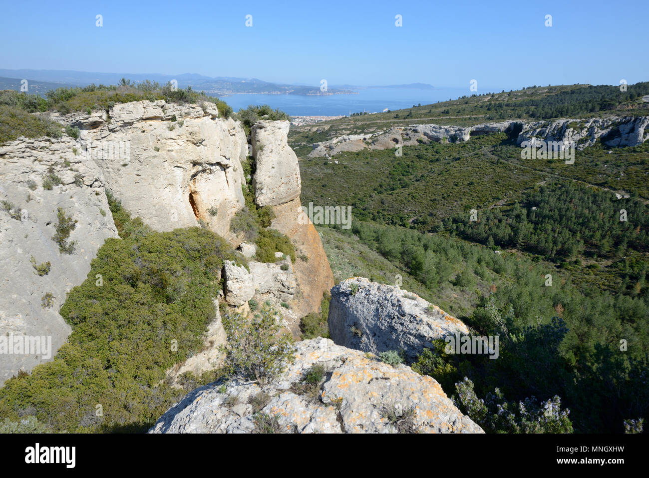 Blick in Richtung La Ciotat von Le Bau Rous Felsen auf der Route des Crêtes, Calanques National Park, La Ciotat Provence Frankreich Stockfoto