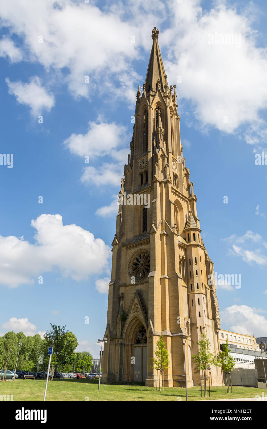 Turm der Garnisonkirche in Metz an der Mosel Frankreich. Stockfoto