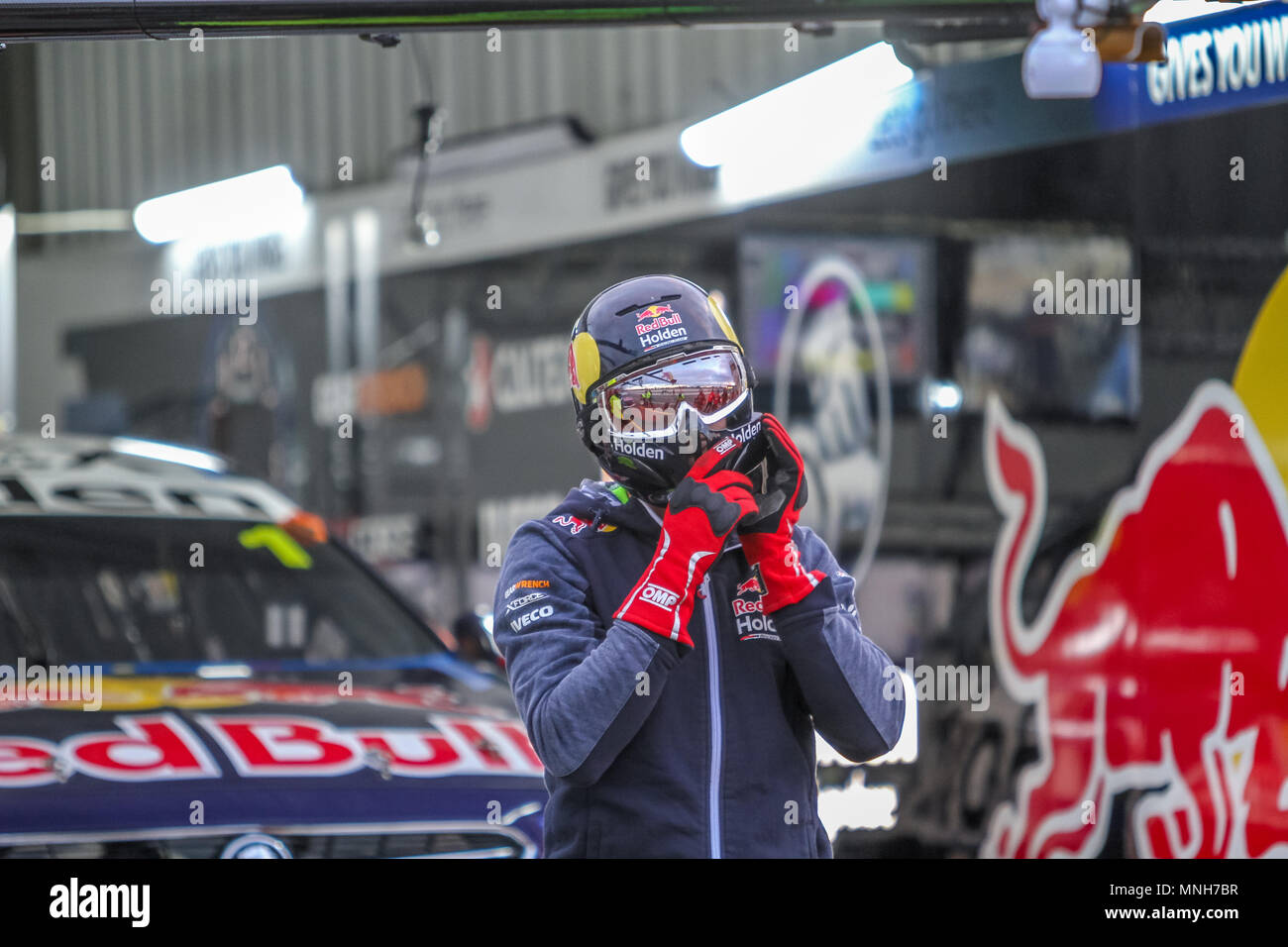 Winton, Victoria, Australien. 17. Mai 2018. Winton SuperSprint, Winton, Victoria, Australien, 17. Mai 2018. In den Gruben mit Triple acht Race Engineering beim Reifenwechsel Praxis Credits: Brett Keating/Alamy leben Nachrichten Stockfoto